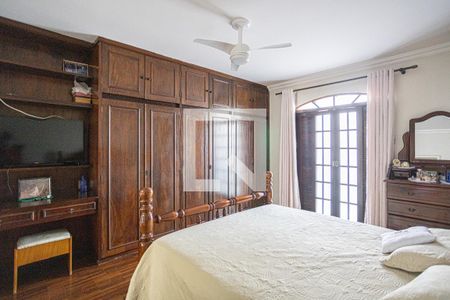 Casa à venda com 300m², 4 quartos e 3 vagas Casa à venda com 300m², 4 quartos e 3 vagasSuíte