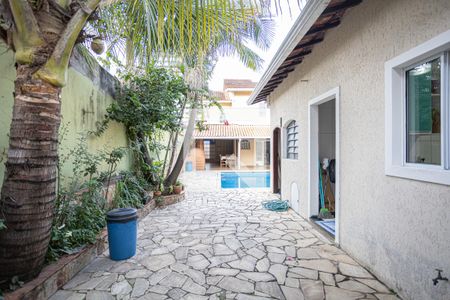 Casa à venda com 300m², 4 quartos e 3 vagas Casa à venda com 300m², 4 quartos e 3 vagasQuintal