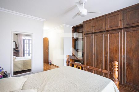 Casa à venda com 300m², 4 quartos e 3 vagas Casa à venda com 300m², 4 quartos e 3 vagasSuíte