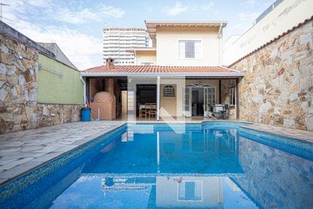 Casa à venda com 300m², 4 quartos e 3 vagas Casa à venda com 300m², 4 quartos e 3 vagasPiscina