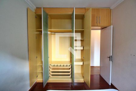Apartamento à venda com 65m², 2 quartos e 1 vagaQuarto 2 (armário)
