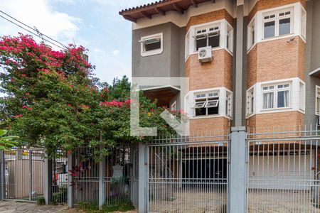 Casa à venda com 280m², 3 quartos e 3 vagas Casa à venda com 280m², 3 quartos e 3 vagasFachada