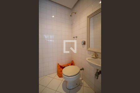 Apartamento à venda com 150m², 4 quartos e 3 vagas Apartamento à venda com 150m², 4 quartos e 3 vagasBanheiro de Serviço