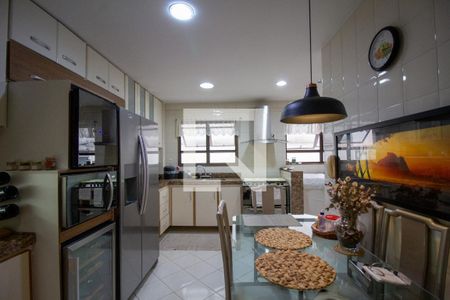 Apartamento à venda com 150m², 4 quartos e 3 vagas Apartamento à venda com 150m², 4 quartos e 3 vagasCozinha