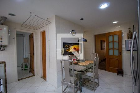 Apartamento à venda com 150m², 4 quartos e 3 vagas Apartamento à venda com 150m², 4 quartos e 3 vagasCozinha