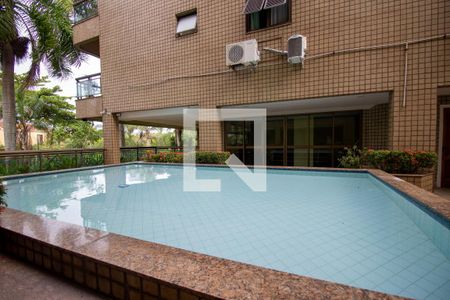 Apartamento à venda com 150m², 4 quartos e 3 vagas Apartamento à venda com 150m², 4 quartos e 3 vagasÁrea Comum - Piscina