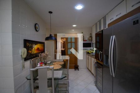 Apartamento à venda com 150m², 4 quartos e 3 vagas Apartamento à venda com 150m², 4 quartos e 3 vagasCozinha