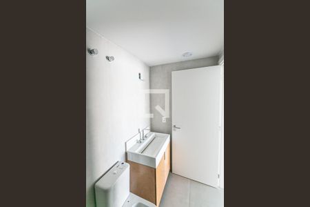 Banheiro de kitnet/studio à venda com 1 quarto, 35m² em Menino Deus, Porto Alegre