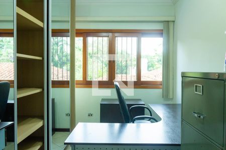 Casa à venda com 700m², 3 quartos e 6 vagas Casa à venda com 700m², 3 quartos e 6 vagasEscritório