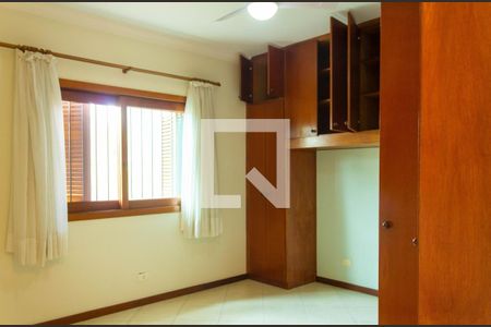 Casa à venda com 700m², 3 quartos e 6 vagas Casa à venda com 700m², 3 quartos e 6 vagasQuarto 3