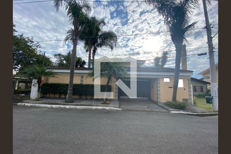 Casa à venda com 700m², 3 quartos e 6 vagas Casa à venda com 700m², 3 quartos e 6 vagasFachada