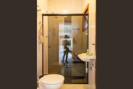 Casa à venda com 700m², 3 quartos e 6 vagas Casa à venda com 700m², 3 quartos e 6 vagasBanheiro externo