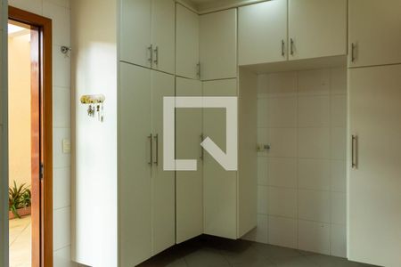 Casa à venda com 700m², 3 quartos e 6 vagas Casa à venda com 700m², 3 quartos e 6 vagasDespensa