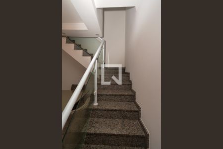 Escada de casa à venda com 3 quartos, 155m² em Jardim Sao Francisco, Guarulhos