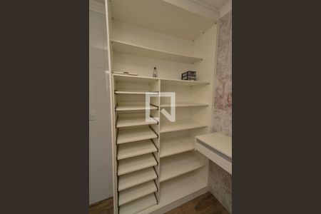 Casa à venda com 155m², 3 quartos e 5 vagas Casa à venda com 155m², 3 quartos e 5 vagasCloset