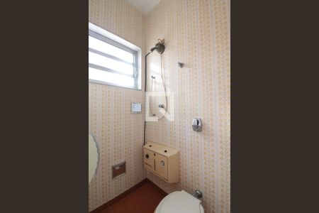 Casa à venda com 380m², 5 quartos e 6 vagasBanheiro de Serviço