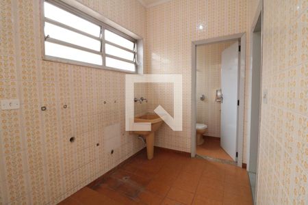 Casa à venda com 380m², 5 quartos e 6 vagasArea de serviço 