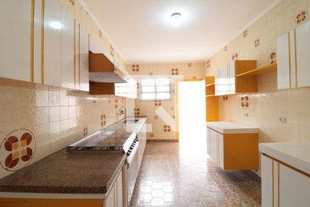 Casa à venda com 380m², 5 quartos e 6 vagasCozinha 