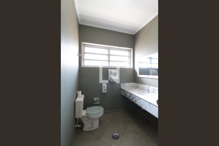 Casa à venda com 380m², 5 quartos e 6 vagasBanheiro 1