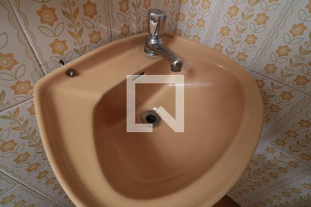 Casa à venda com 380m², 5 quartos e 6 vagasBanheiro de Serviço- pia