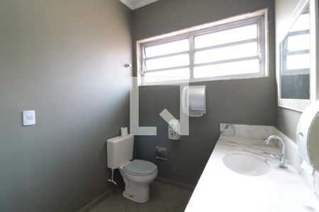 Casa à venda com 380m², 5 quartos e 6 vagasBanheiro 1