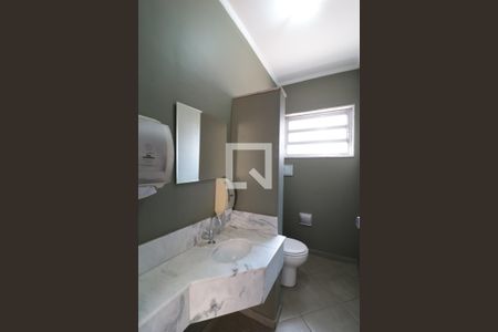 Casa à venda com 380m², 5 quartos e 6 vagasBanheiro 2