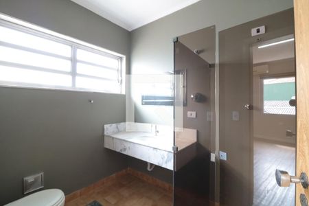 Casa à venda com 380m², 5 quartos e 6 vagasBanheiro da Suíte