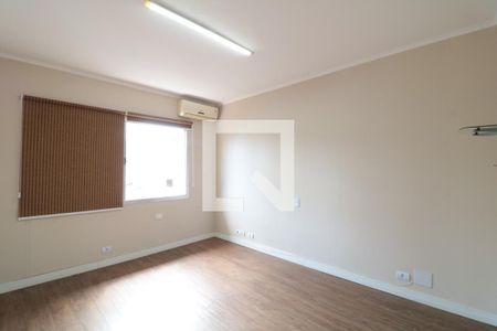 Casa à venda com 380m², 5 quartos e 6 vagasSuite 