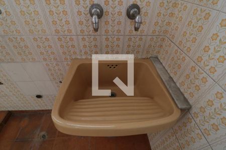 Casa à venda com 380m², 5 quartos e 6 vagasArea de serviço  - tanque