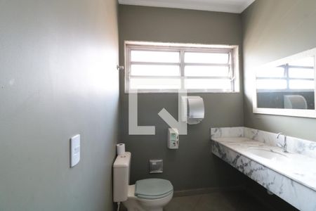 Casa à venda com 380m², 5 quartos e 6 vagasBanheiro 1