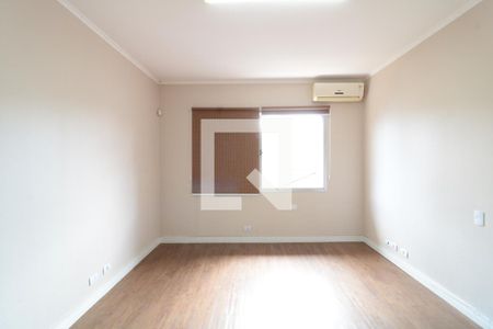 Casa à venda com 380m², 5 quartos e 6 vagasSuite 