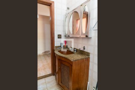 Casa à venda com 267m², 3 quartos e 2 vagasBanheiro