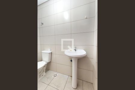 Apartamento à venda com 64m², 2 quartos e 1 vaga Apartamento à venda com 64m², 2 quartos e 1 vagaBanheiro do Salão de festas