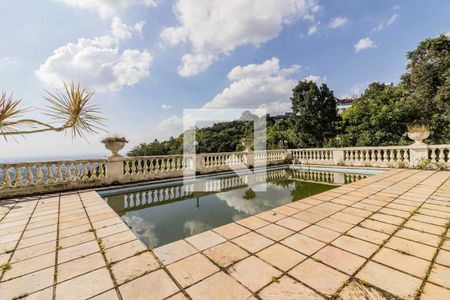 Casa à venda com 849m², 6 quartos e 8 vagasPiscina