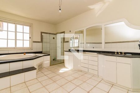 Casa à venda com 849m², 6 quartos e 8 vagasBanheiro da Suíte 6