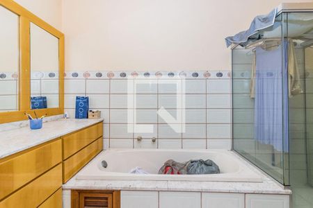 Casa à venda com 849m², 6 quartos e 8 vagasBanheiro da Suíte 5