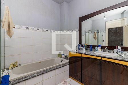 Casa à venda com 849m², 6 quartos e 8 vagasBanheiro da Suíte 3