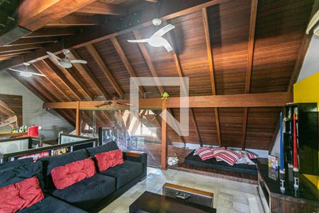 Casa à venda com 336m², 4 quartos e 2 vagas Casa à venda com 336m², 4 quartos e 2 vagasSótão