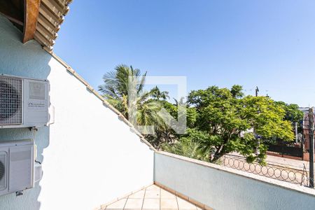 Casa à venda com 336m², 4 quartos e 2 vagas Casa à venda com 336m², 4 quartos e 2 vagasvaranda