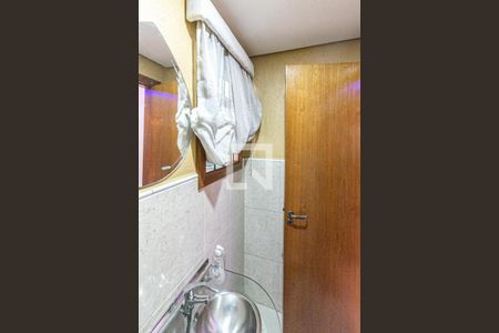 Casa à venda com 336m², 4 quartos e 2 vagas Casa à venda com 336m², 4 quartos e 2 vagasLavabo