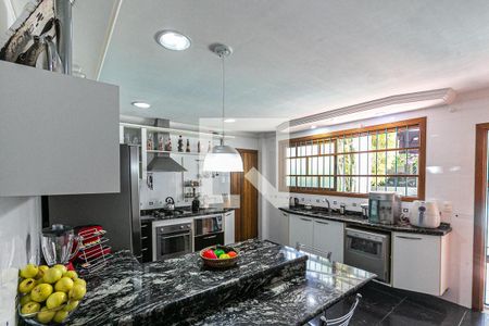 Casa à venda com 336m², 4 quartos e 2 vagas Casa à venda com 336m², 4 quartos e 2 vagasCozinha