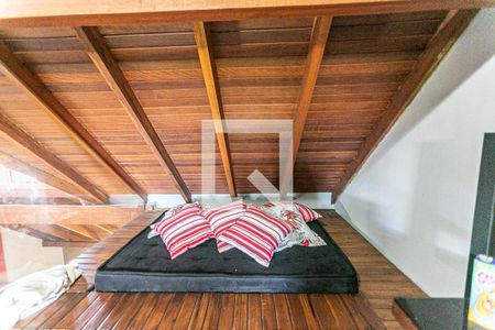 Casa à venda com 336m², 4 quartos e 2 vagas Casa à venda com 336m², 4 quartos e 2 vagasSótão