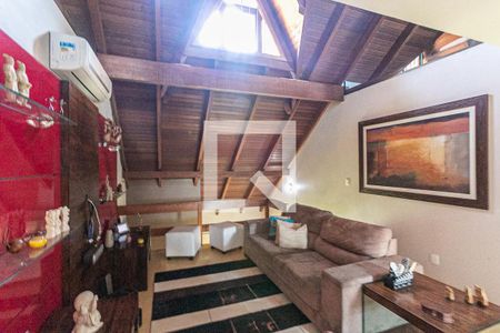 Casa à venda com 336m², 4 quartos e 2 vagas Casa à venda com 336m², 4 quartos e 2 vagasSótão