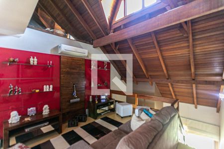 Casa à venda com 336m², 4 quartos e 2 vagas Casa à venda com 336m², 4 quartos e 2 vagasSótão