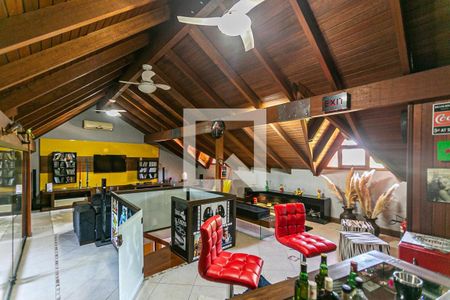 Casa à venda com 336m², 4 quartos e 2 vagas Casa à venda com 336m², 4 quartos e 2 vagasSótão