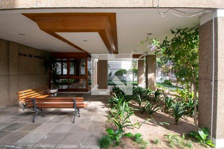 Hall de Entrada de apartamento à venda com 2 quartos, 83m² em Menino Deus, Porto Alegre