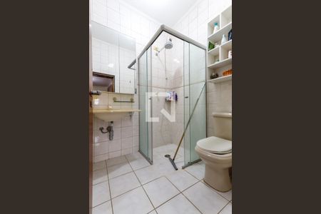 Casa à venda com 380m², 3 quartos e 3 vagasBanheiro da Suíte 2