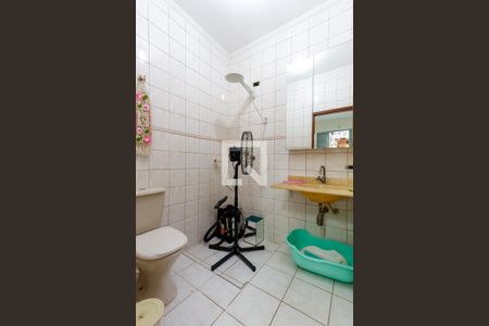 Casa à venda com 380m², 3 quartos e 3 vagasBanheiro da Suíte 1