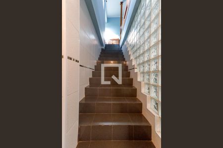 Casa à venda com 380m², 3 quartos e 3 vagasEscada Entrada