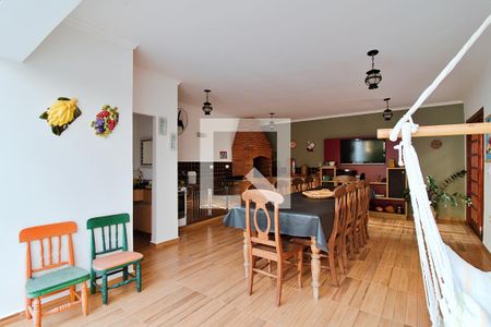 Casa de condomínio à venda com 700m², 4 quartos e 4 vagas Casa de condomínio à venda com 700m², 4 quartos e 4 vagasÁrea Externa